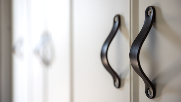 Comment choisir entre portes de placard coulissantes, battantes et pliantes ?